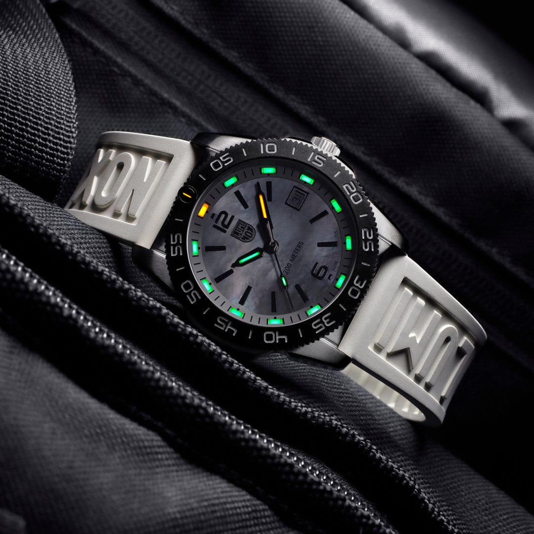 Pacific Diver Ripple, Mother of Pearl, 39 mm, Dive Watch Set 10 Pacific Diver Ripple, Mother of Pearl, 39 mm, Dive Watch Set
