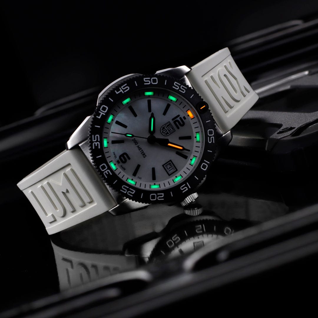 Pacific Diver Ripple, Mother of Pearl, 39 mm, Dive Watch Set 9 Pacific Diver Ripple, Mother of Pearl, 39 mm, Dive Watch Set